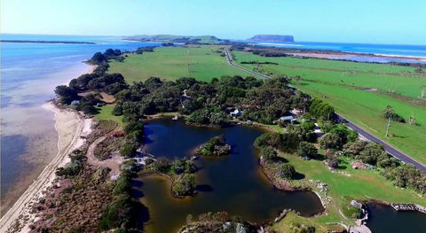 Stanley Lakeside Spa Cabins - Accommodation ACT 1