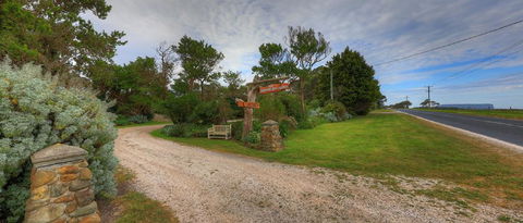 Stanley Lakeside Spa Cabins - Accommodation ACT 0
