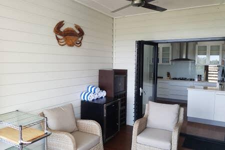 Stonehaven With Private Pool - Accommodation ACT 1