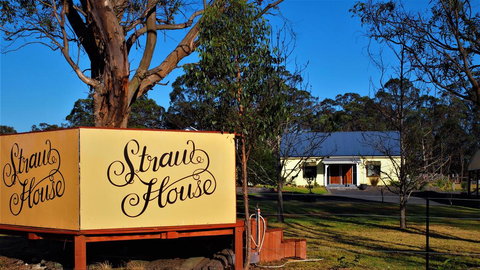 Straw House B And B - Accommodation ACT 0