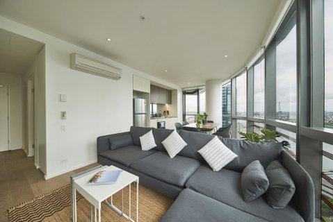 STUNNING 2 BED 2 BATH STYLISH UNIT // FREE PARKING - Accommodation ACT 3
