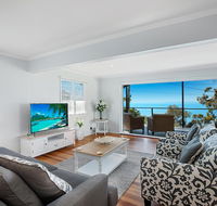 Stunning Family Escape on the Point With Bay Views - Accommodation ACT