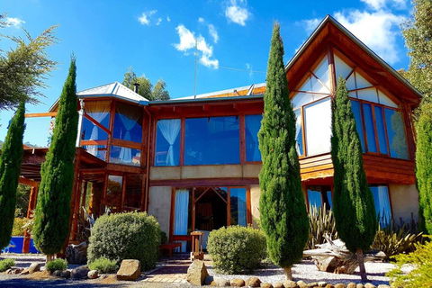 STUNNING HOME WITH AMAZING VIEWS - Just 20 Mins To The City And Only 10 To MONA! - Accommodation ACT 3