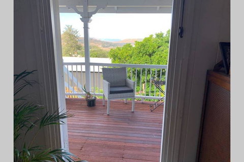 Stunning Queenslander - Accommodation ACT 3