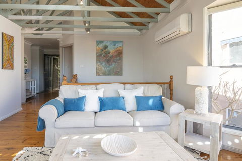STUNNING WATERFRONT ESCAPE AT DALEYS POINT - Accommodation ACT 3
