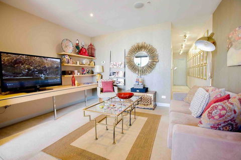 Stylish 1 Bedroom Apartment Amazing City Views - Accommodation ACT 2