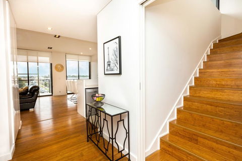 Stylish Inner City Penthouse Apartment - Accommodation ACT 1