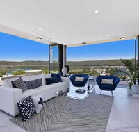 Stylish Penthouse with Views  Jacuzzi - Accommodation ACT