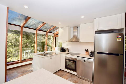 Sublime Cedar Lodge Leura - Accommodation ACT 1