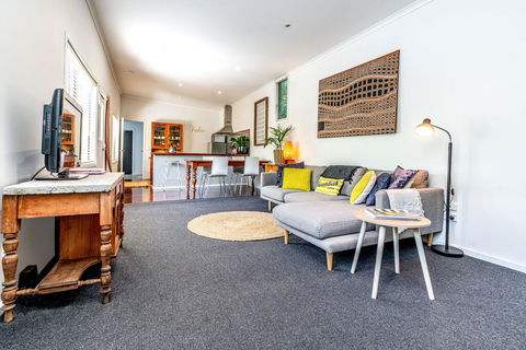 SUNSET BEACH SHACK On SURF - Accommodation ACT 1