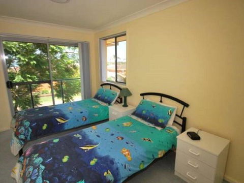 Sunset Place' 1/29 Sunset Boulevard- Gorgeous Townhouse So Close To The Water - Accommodation ACT 3