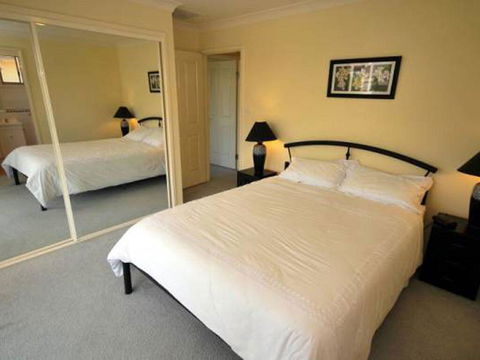 Sunset Place' 1/29 Sunset Boulevard- Gorgeous Townhouse So Close To The Water - Accommodation ACT 1