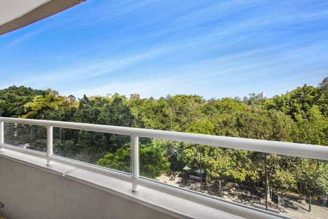 Super Convenient Apartment With Garden Views - Accommodation ACT 0