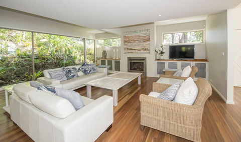 Surfers Ave Retreat Narrawallee - Accommodation ACT 3
