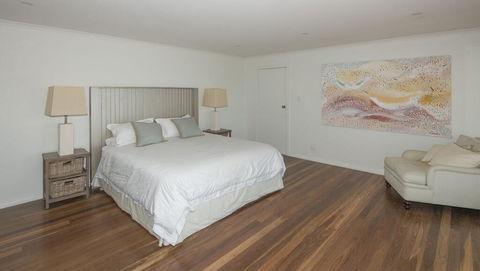 Surfers Ave Retreat Narrawallee - Accommodation ACT 1