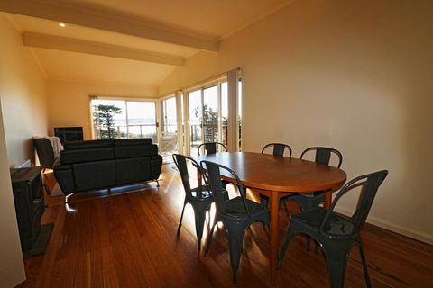 Surfside - Accommodation ACT 1