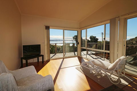 Surfside - Accommodation ACT 0