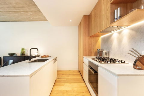 Surry Hills Self-contained 1 Bedroom Apartment (6 BRK) - Accommodation ACT 2