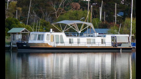 Swamp Fox Luxury 2BR Dutch Barge - Accommodation ACT 2
