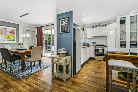 Swanbrook - Accommodation ACT 1