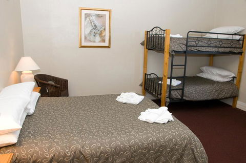 The Alpine Hotel - Accommodation ACT 2