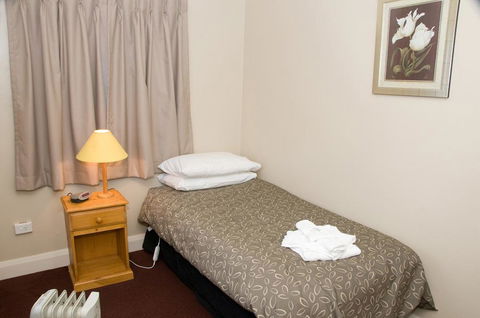The Alpine Hotel - Accommodation ACT 3