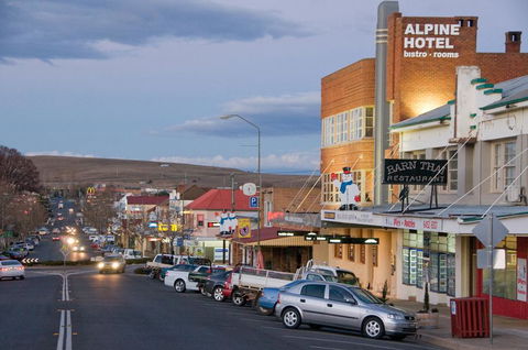 The Alpine Hotel - Accommodation ACT 1