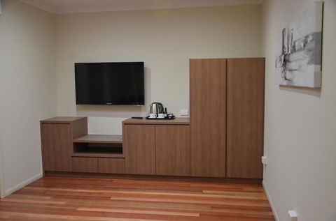 The Australian Hotel Motel - Accommodation ACT 3