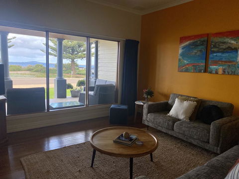 The Beach House & Villas - Accommodation ACT 2