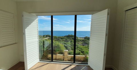 The Beach House - Port Bouvard - Accommodation ACT 3