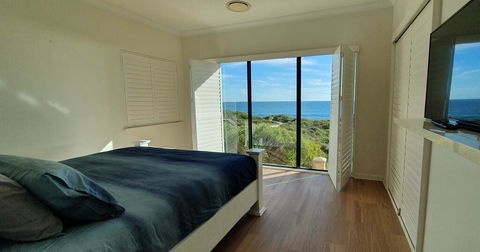 The Beach House - Port Bouvard - Accommodation ACT 2