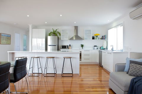 Pearl Hawley Beach - Accommodation ACT 1