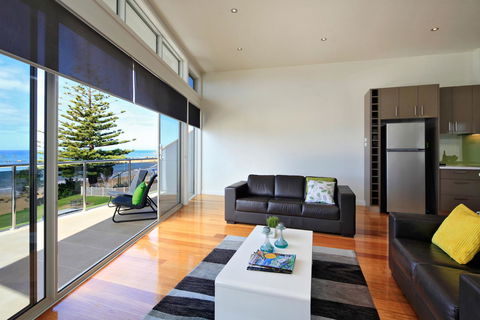 Penguin Waterfront Escape - Accommodation ACT 10