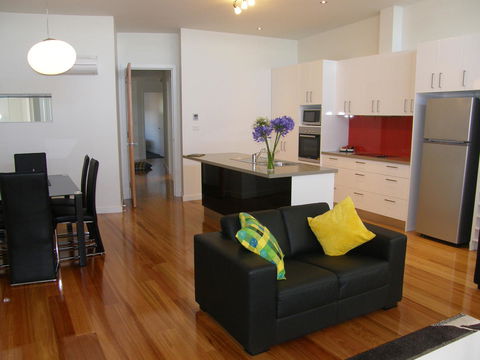 Penguin Waterfront Escape - Accommodation ACT 12