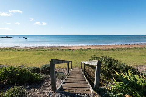 Penguin Beach House - Accommodation ACT 19