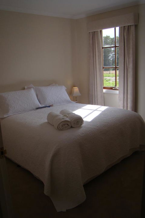 Buttons Cottage For Canyon & Rain Forest Walks With In House Dining - Accommodation ACT 8