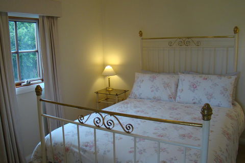 Buttons Cottage For Canyon & Rain Forest Walks With In House Dining - Accommodation ACT 10