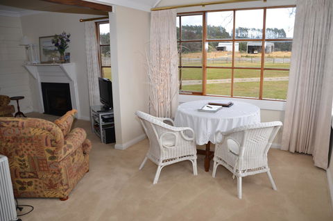 Buttons Cottage For Canyon & Rain Forest Walks With In House Dining - Accommodation ACT 12