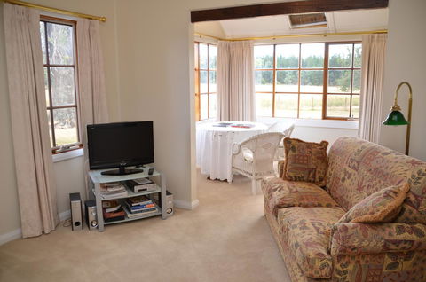 Buttons Cottage For Canyon & Rain Forest Walks With In House Dining - Accommodation ACT 15