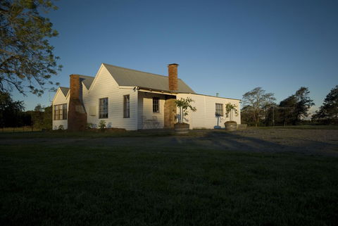 Buttons Cottage For Canyon & Rain Forest Walks With In House Dining - Accommodation ACT 3
