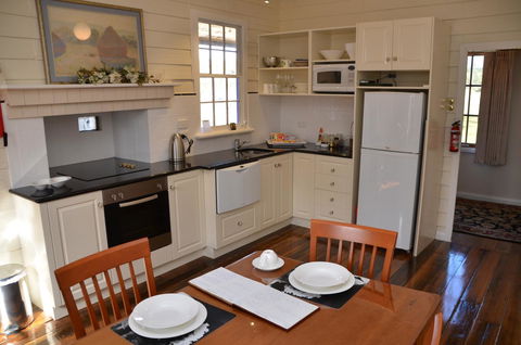 Buttons Cottage For Canyon & Rain Forest Walks With In House Dining - Accommodation ACT 20