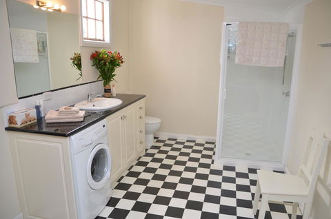 Buttons Cottage For Canyon & Rain Forest Walks With In House Dining - Accommodation ACT 23
