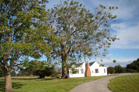 Buttons Cottage For Canyon & Rain Forest Walks With In House Dining - Accommodation ACT 2