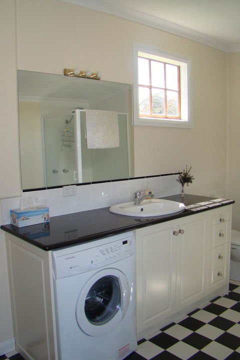 Buttons Cottage For Canyon & Rain Forest Walks With In House Dining - Accommodation ACT 17