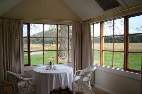 Buttons Cottage For Canyon & Rain Forest Walks With In House Dining - Accommodation ACT 24