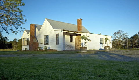 Buttons Cottage For Canyon & Rain Forest Walks With In House Dining - Accommodation ACT 0