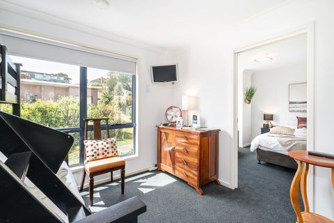 Madsen Retreat - Accommodation ACT 15
