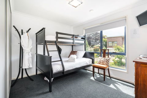 Madsen Retreat - Accommodation ACT 19