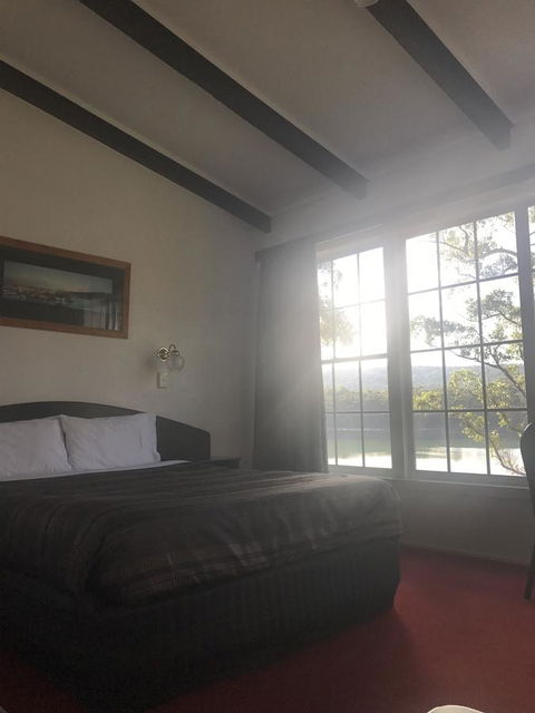 The Fox And Hounds Historic Hotel - Accommodation ACT 15