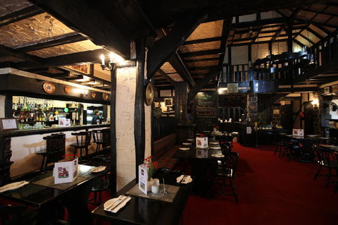 The Fox And Hounds Historic Hotel - Accommodation ACT 35